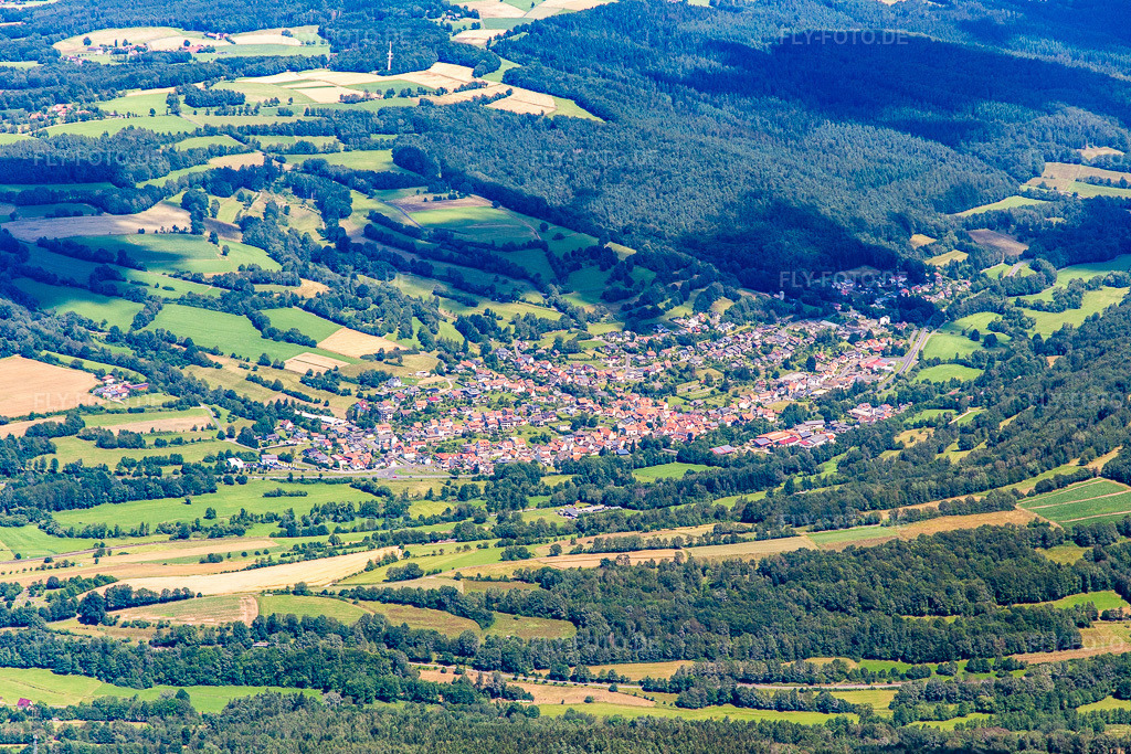 Luftbild: Ortsansicht von Süden im Ortsteil Hettenhausen in Gersfeld im Bundesland Hessen in Deutschland. Foto: IMG_141981.jpg vom 07.07.2024 durch Werner Riehm/FLY-FOTO.de