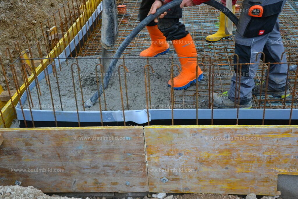 bib-lg04-betonarbeiten-0572 | Nach LV-Leistungsgruppen sortierte Detailfotos über den Bau eines Hauses. Alle Hausbau-Bilder direkt vom Urheber und Autor der Website Haus-Selber-Bauen.com