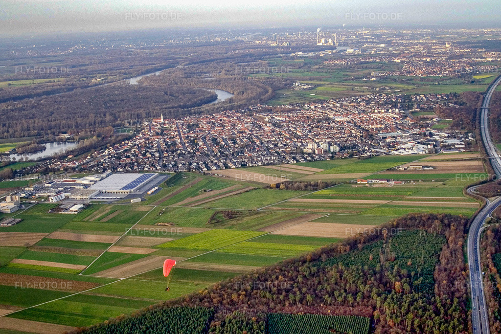Luftbild: Stadt von Südosten in Ketsch im Bundesland Baden-Württemberg in Deutschland. Foto: IMG_4903.jpg vom 26.11.2006 durch Werner Riehm/FLY-FOTO.de