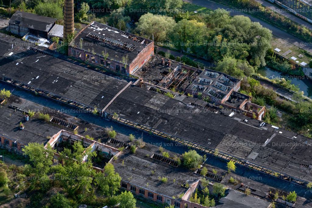 4040173 | LEIPZIG 14.09.2020 Ruine der Gebäude und Hallen der ehemaligen Weberei und Jutespinnerei Tränkner und Würker der "VEB Texafol" an der Lützner Straße im Ortsteil Neulindenau in Leipzig im Bundesland Sachsen, Deutschland. // Ruin the buildings and halls of the the former weaving mill and jute spinning mill Traenkner und Wuerker of "VEB Texafol" on Luetzner Strasse in the district Neulindenau in Leipzig in the state Saxony, Germany. Foto: Gerhard Launer