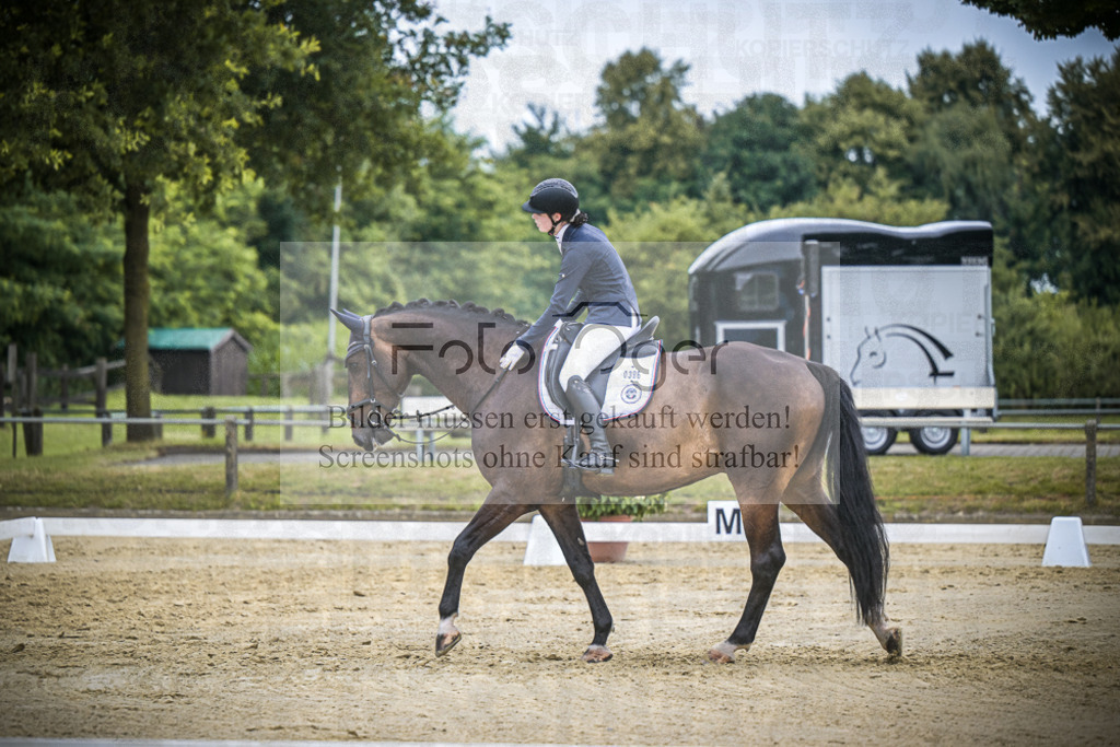 DOS_4669 | Entdecke hochwertige Reitturnierfotos von Foto Oger. Professionell, emotional und authentisch – jetzt Lieblingsmomente im Shop bestellen. - Realisiert mit Pictrs.com