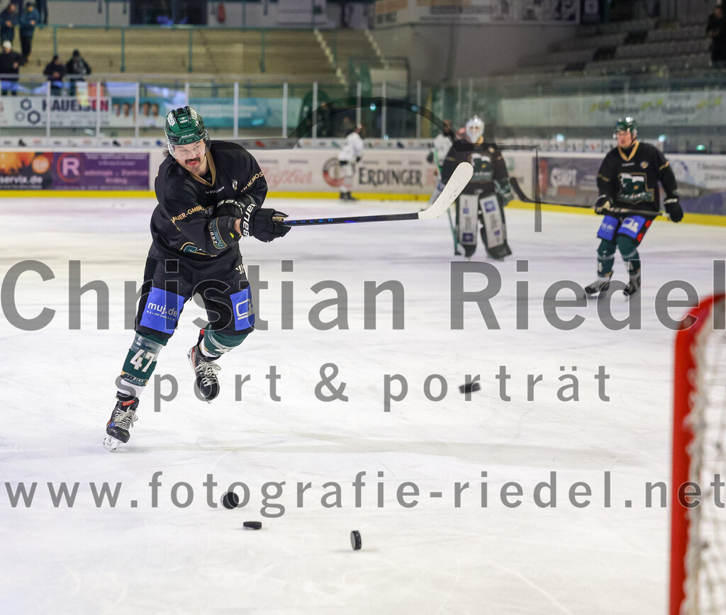 2025-12-14_008_TSV_Erding_gegen_ECDC_Memmingen_Indians | Erding, Deutschland, 14.12.2025:Eishockey, Oberliga Süd 2025 / 2026, 26. Spieltag, TSV Erding gegen ECDC Memmingen Indians, Endergebnis: 1:2Foto: Christian Riedel / fotografie-riedel.net