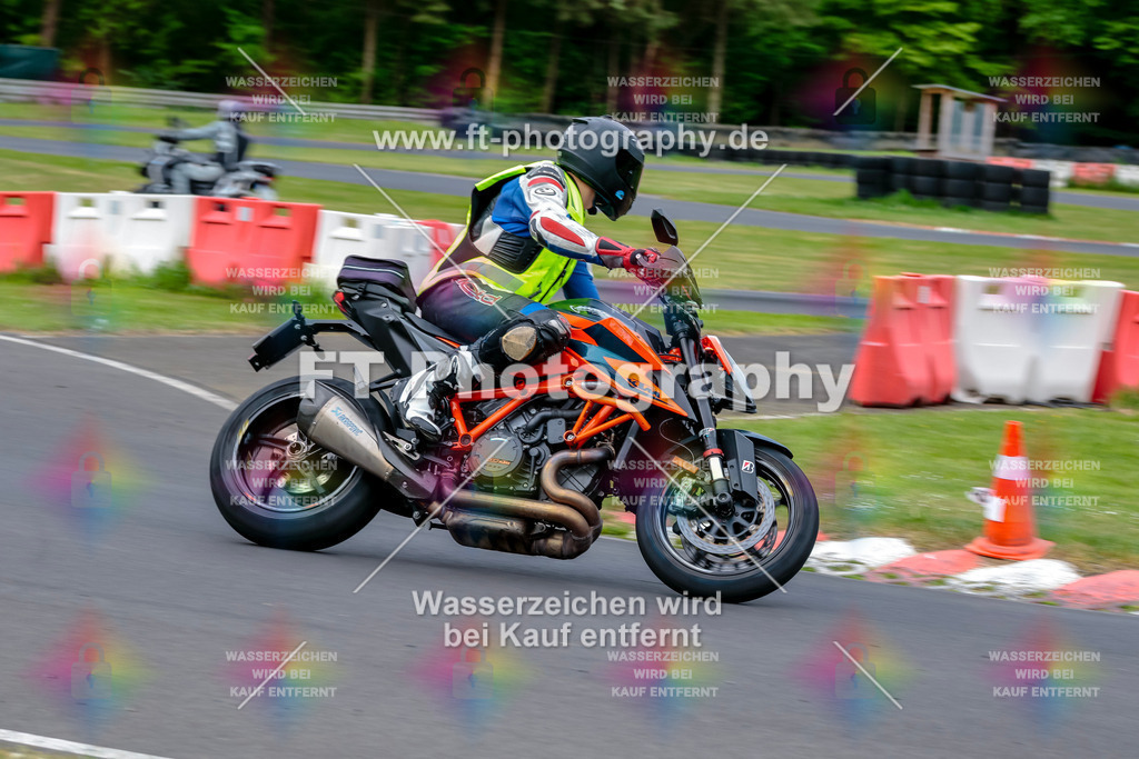 MotoTeamVBK-20289 | Hier findet Ihr Bilder von Touristenfahrten auf der Nürburgring Nordschleife oder von anderen Veranstaltungen die ich besucht habe. Viel Spass beim Durch Schauen 