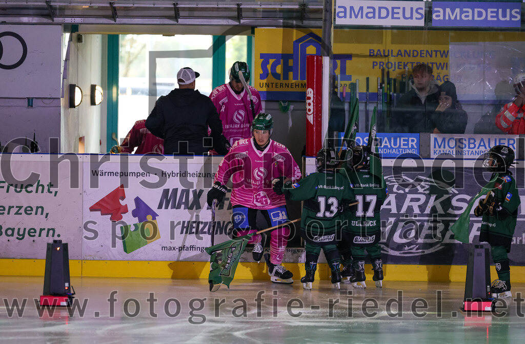 2025-10-05_005_TSV_Erding_gegen_Heilbronner_Falken | Erding, Deutschland, 05.10.2025:Eishockey, Oberliga Süd 2025 / 2026, 6. Spieltag, TSV Erding gegen Heilbronner Falken, Endergebnis: 3:1Björn Salhi (Erding Gladiators, #13)Foto: Christian Riedel / fotografie-riedel.net