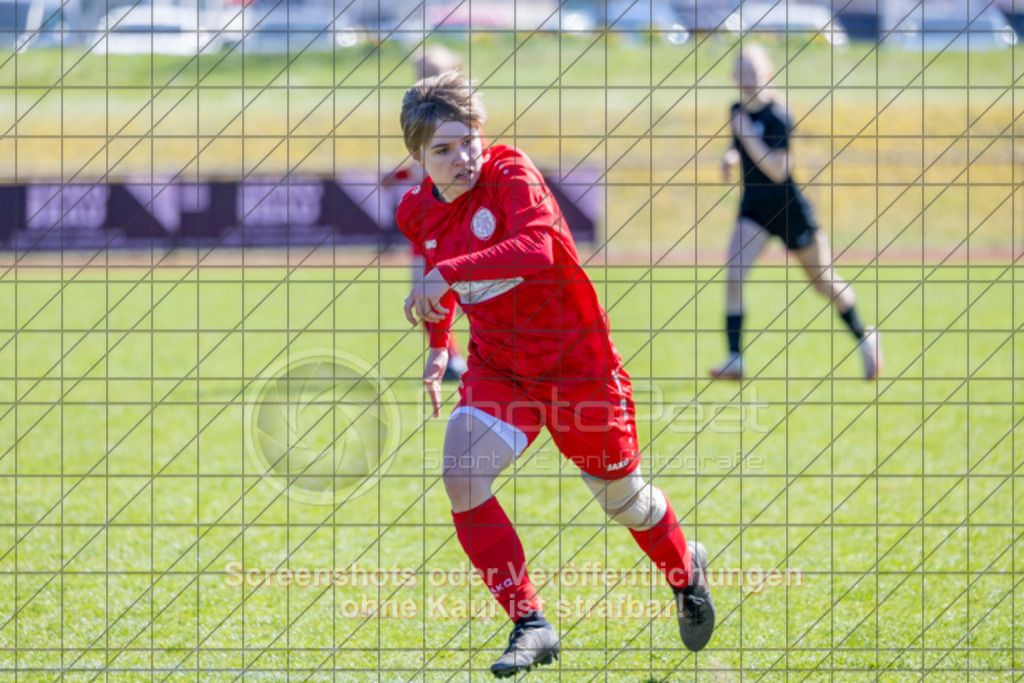 20250406_142515_0255 | #,1.FC Donzdorf (rot) vs. SV Jungingen (schwarz), Fussball, Frauen-Verbandsliga Württemberg, 16. Spieltag, Saison 2024/2025, Rasenplatz Lautertal Stadion, Süßener Straße 16, 73072 Donzdorf, 06.04.2025 - 13:00 Uhr,Foto: PhotoPeet-Sportfotografie/Peter Harich