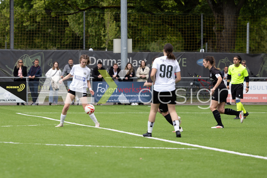 Fußball I Frauen I Saison 2025-2026 I Frauen 3. Liga | FVRZ Gruppe 2 | 18. Spieltag I Spielvereinigung Schaffhausen Damen 1 - Team Furttal Zürich I 17.05.2026 | Hochwertige Sportfotos kaufen & lizenzieren für Medien, Vereine, Agenturen & Sportler:innen. Entdecke professionelle Sportfotografie im Bildshop von Alexander Franzen. - Realisiert mit Pictrs.com