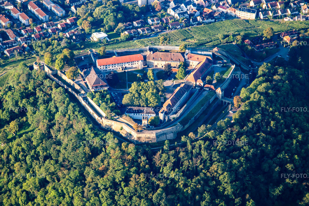 Museum Hohenasperg - Ein deutsches Gefängnis https://www.hohenasperg-museum.de/ | Luftbild: Museum Hohenasperg - Ein deutsches Gefängnis https://www.hohenasperg-museum.de/ in Asperg im Bundesland Baden-Württemberg in Deutschland. Foto: IMG_138494.jpg vom 16.09.2023 durch ©2025 Werner Riehm fly-foto.de/copyright - Realisiert mit Pictrs.com