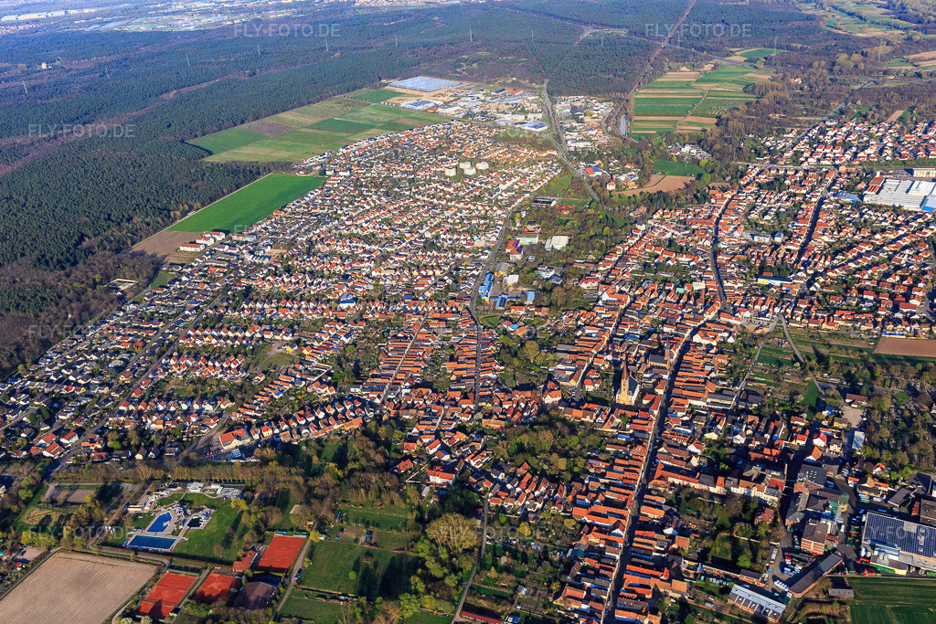 Ortsübersicht aus Westen | Luftbild: Ortsübersicht aus Westen in Bellheim im Bundesland Rheinland-Pfalz in Deutschland. Foto: IMG_097930.jpg vom 30.03.2017 durch Werner Riehm/FLY-FOTO.de - Realisiert mit Pictrs.com