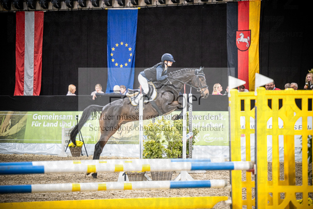 DOS_1912 | Entdecke hochwertige Reitturnierfotos von Foto Oger. Professionell, emotional und authentisch – jetzt Lieblingsmomente im Shop bestellen.Deutschlandweite Turnierfotografie. - Realisiert mit Pictrs.com