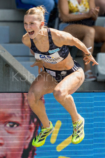 Deutsche Leichtathletik-Meisterschaften; Bochum-Wattenscheid, 25.07.2026 | Kira Wittmann (Hannover  96) freut sich über eine neue PB und gewinnt den Meistertitel im Dreisprung; Deutsche Leichtathletik-Meisterschaften am 25.07.2026 im Lorheide-Stadion, Bochum-Wattenscheid (Nordrhein-Westfalen).