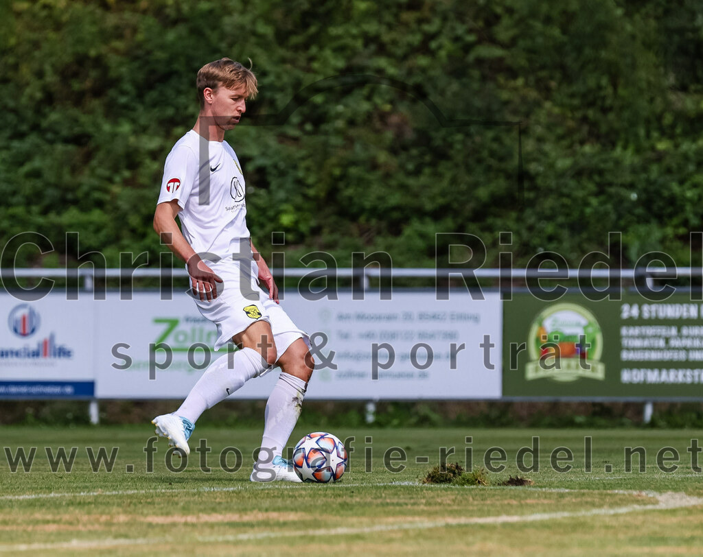 2023-07-22_014_FC_Eitting_gegen_FC_Moosinning | Eitting, Deutschland, 22.07.2023:
Fußball, Kreisliga 2023 / 2024, Testspiel, FC Eitting gegen FC Moosinning, Endergebnis: 0:4

Bastian Lanzinger (FC Moosinning, #6)

Foto: Christian Riedel / fotografie-riedel.net