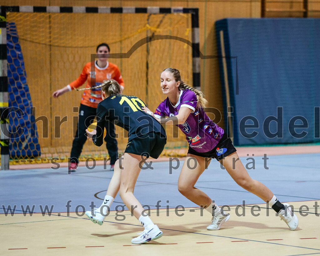 2023-12-17_060_SpVgg_Altenerding_II_gegen_HF_Scheyern | Erding, Deutschland, 17.12.2023:
Handball, Bezirksliga Frauen Altbayern 2023 / 2024, 9. Spieltag, SpVgg Altenerding II gegen HF Scheyern, Endergebnis: 22:26

Alena Seubert (HF Scheyern, #10)

Foto: Christian Riedel / fotografie-riedel.net