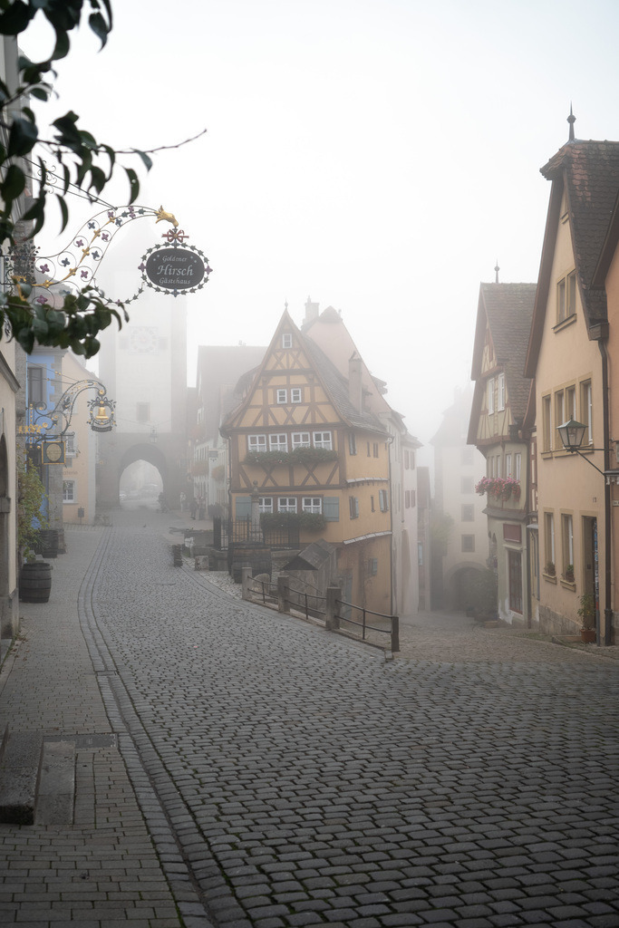 DSC05305-2 | Rothenburg ob der Tauber. Nur hier gibt es Exklusive und passend zur Jahreszeit Ihr Wandbild, T-Shirt, Tasse und alles was das Rothenburg Herz begehrt. - Realisiert mit Pictrs.com