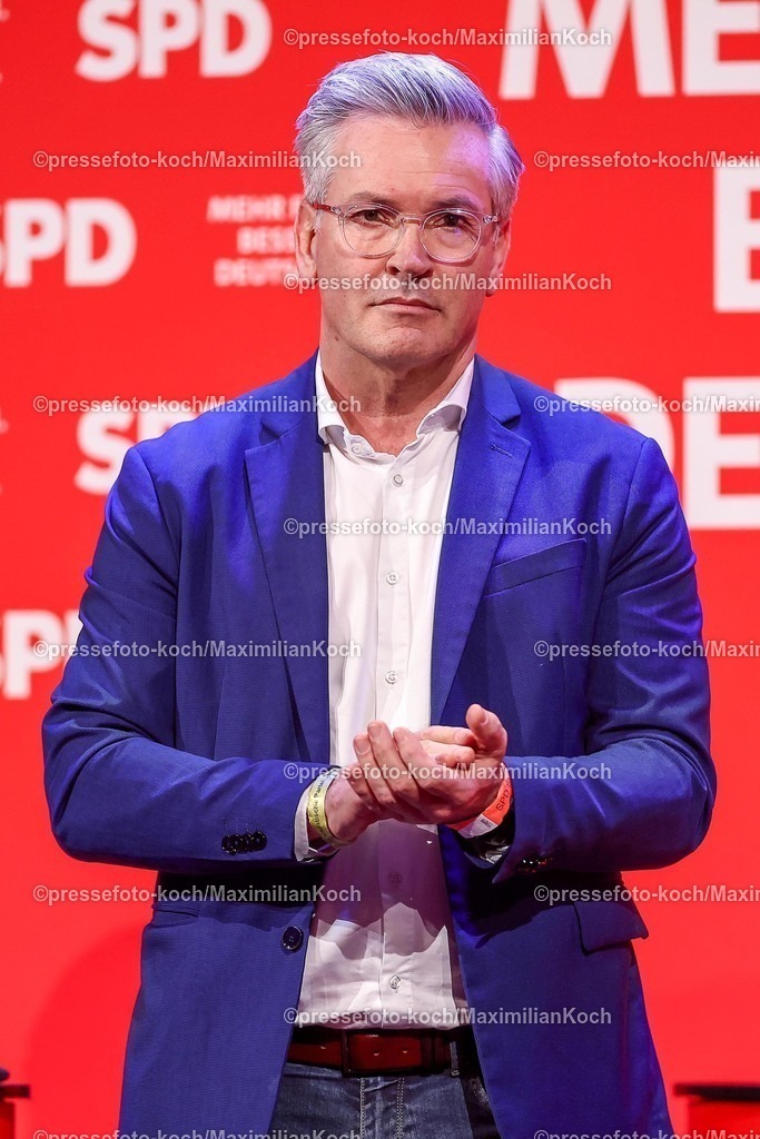 SPD21022502161 | 21.02.2025, Wahlkampfveranstaltung SPD,  Abschlusskundgebung der Sozialdemokratische Partei Deutschlands vor den Bundestagswahlen, Westfalenhalle Dortmund. Im Bild: Herrmann Soggeber (KBR Vorsitzender Konzernbetriebsrat bei Unilever)