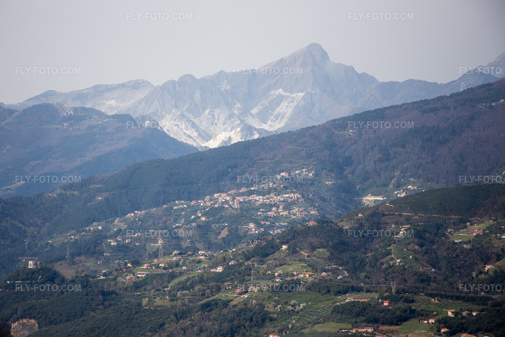 Aerial view: Carrara in Federigi in the state Tuscany, Italy. – Photo: IMG_086924.jpg taken on 04/03/2016 by Werner Riehm/FLY-FOTO.com – Resolution of the original: 5069 x 3380 px
