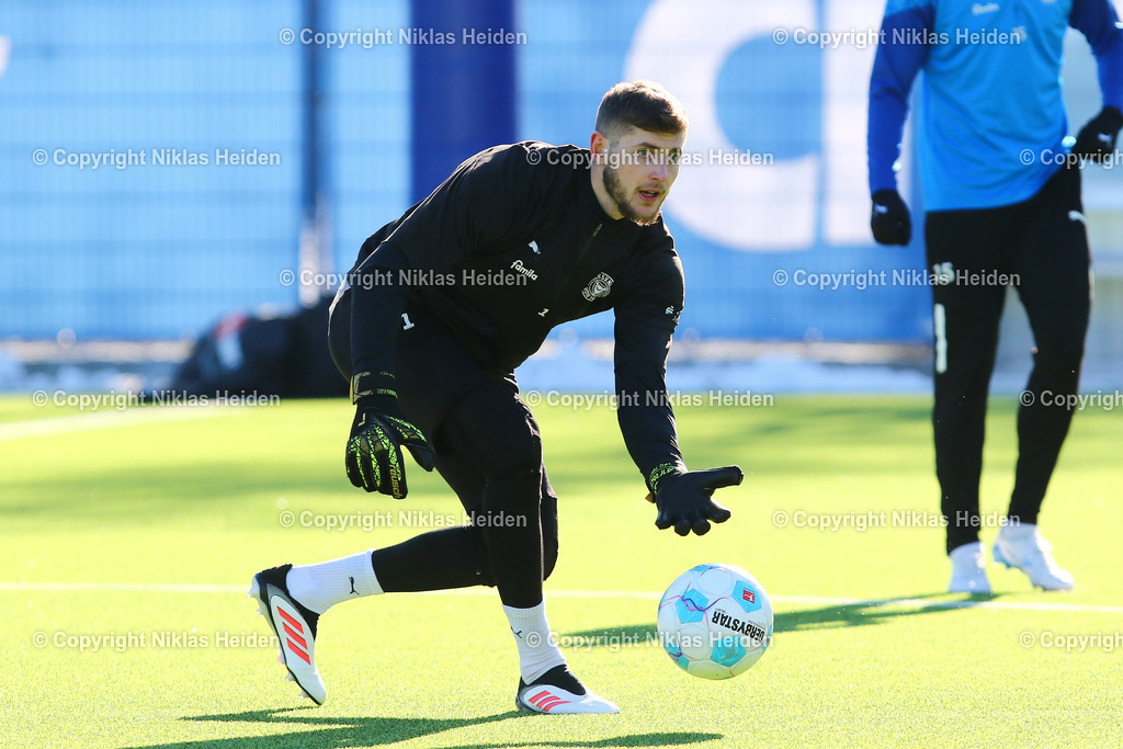 NH_HolsteinKiel_Training_19022025 | #1 Timon Weiner (Holstein Kiel)Fußball I Herren I Training I Saison 2024-2025 I Holstein Kiel I 19.02.2025 I Citti-Fußballpark