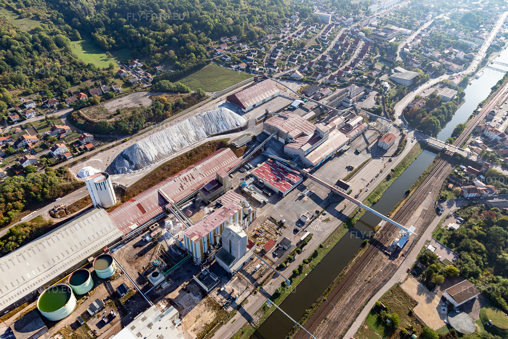 Vue aérienne: Salines pour la production de sel de Salins du Midi et de Salines Company East SA à Varangeville à Varangéville dans le département Meurthe et Moselle, France. Photo: IMG_118205.jpg prise le 15/09/2019 par Werner Riehm/FLY-FOTO.eu – Résolution de l'original: 5472 x 3648 px