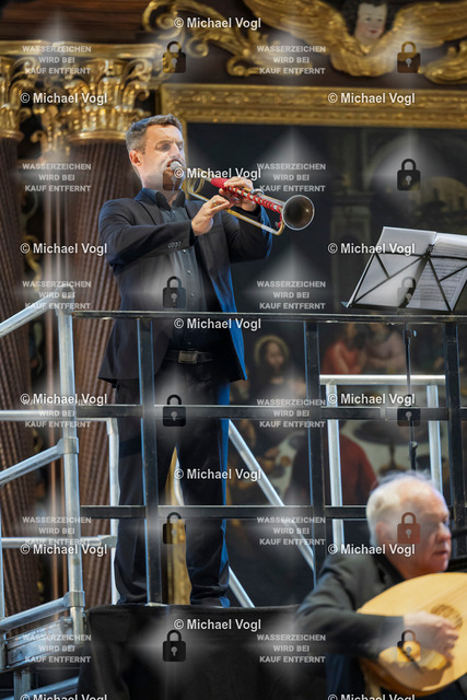 TAM25_K.11__Michael-Vogl_034_7760 | Tage Alter Musik Regensburg K.11 Dreieinigkeitskirche Ars Antiqua Austria (Österreich) St. Florianer Sängerknaben (Österreich) Splendor Austriae Höfischer Prunk in geistlichen Werken B.A. Aufschnaiter: Missa Laetemurine & H.I.F. Biber: Vesperae à 32 Franz Farnberger Einstudierung Gunar Letzbor Solovioline, Leitung Foto: Michael Vogl