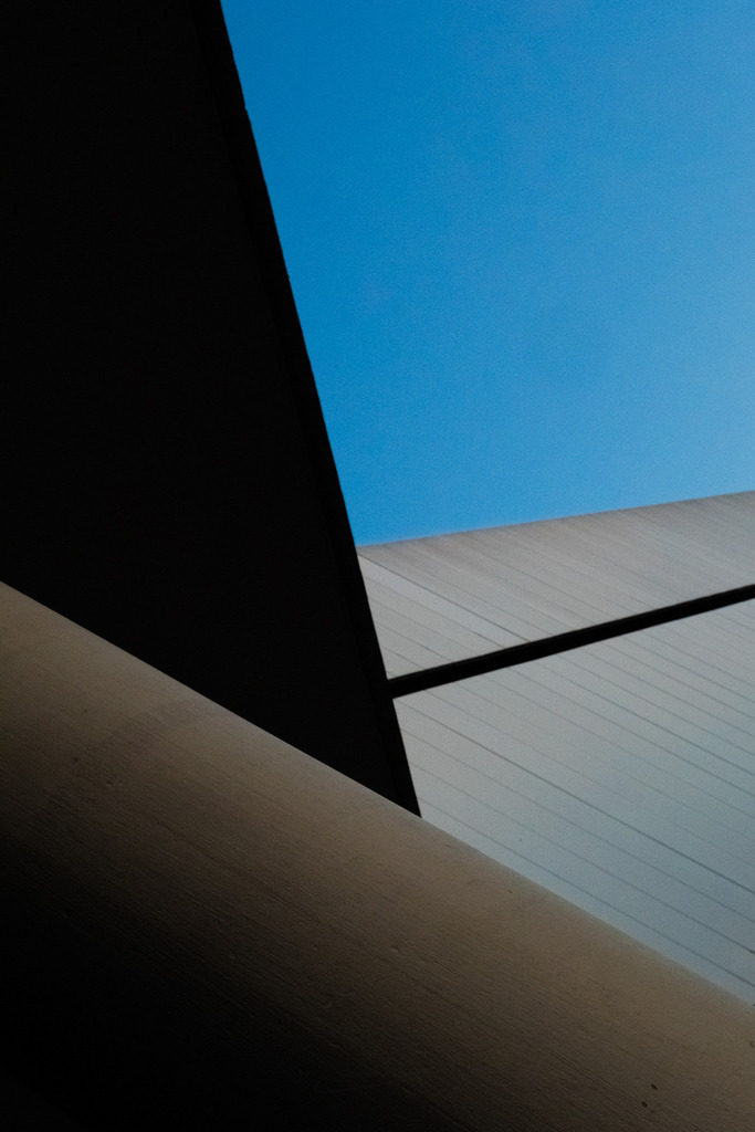 Unbenannt-471 | ​Minimalistische Street Photography & Urban Art von Nils Friederichs. Entdecke hochwertige Fotokunst-Prints und Wandbilder aus der Region Hildesheim & Hannover. - Realisiert mit Pictrs.com