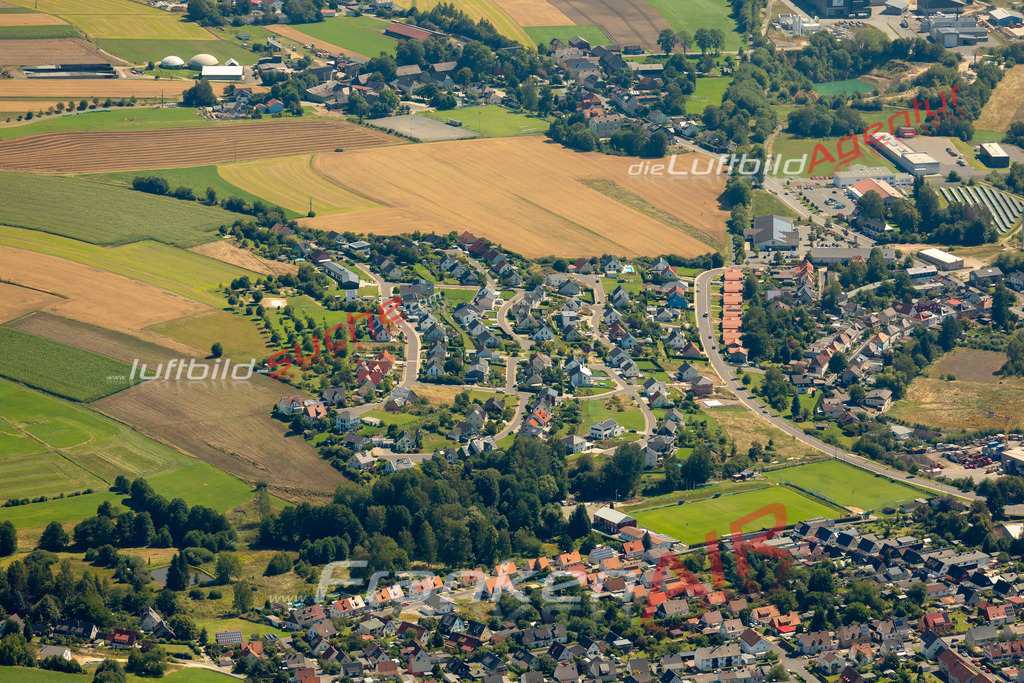 hans-peter-doll-ring-wunsiedel-aktuelles-luftbild-72-2023 | Das Luftbild zeigt : Hans-Peter-Doll-Ring Wunsiedel - Die Luftaufnahme wurde 2023 vom UL-Flugzeug aus erstellt ( keine Drohne ) - 
Hochauflösende Luftaufnahme - Für grossformatige Ausdrucke geeignet. Die Geschenkidee !
Mit Lizenz und Bildrechte bestellbar