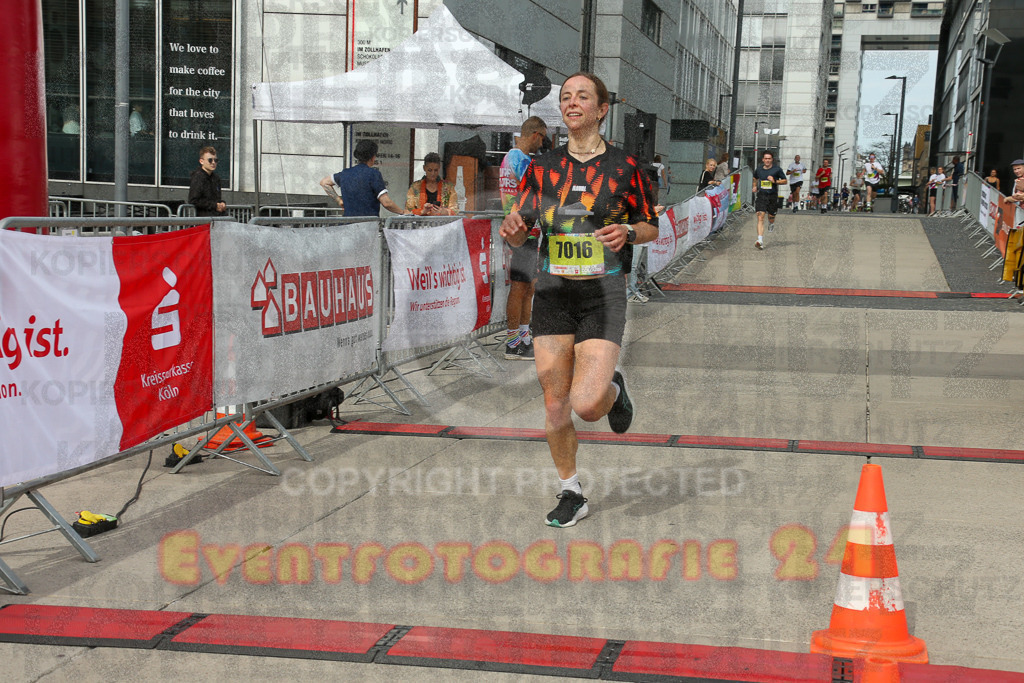 250920_1322_EX1_4165 | Sportfotografie im Rhein-Sieg Kreis, Köln, Bonn, NRW, Rheinland Pfalz, Hessen, etc. Unser Tätigkeitsfeld umfasst den Laufsport vom Volkslauf über den Marathon, Duathlon, Triathon bis zum Ultralauf wie Kölnpfad Ultra oder Schindertrail.