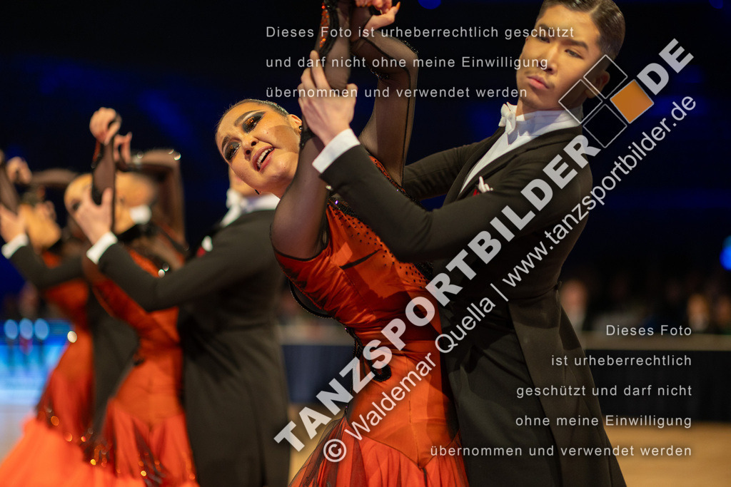 20251206-02514 | Hier finden Sie Tanz Bilder vom Latein und Standard Formationen tanzen. Sportbilder vom Tanzsport. Schöne Fotos und von Weltmeisterschaft, Europameisterschaft, Bundesliga, Regionalliga, Oberliga und Landesliga sowie von GOC Stuttgart, DanceComp, WM Bremen