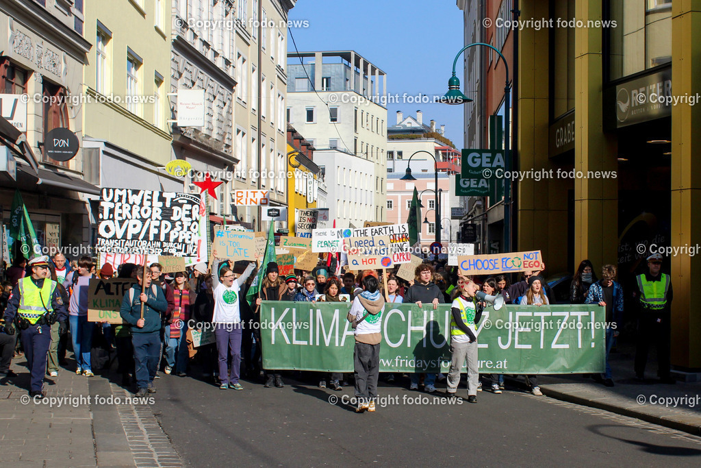 Demonstration Fridays for Future_ 03.03.2023-6 | 03.03.2023, Linz, AUT, Demonstration Fridays for Future, im Bild Teilnehmer der Demonstration