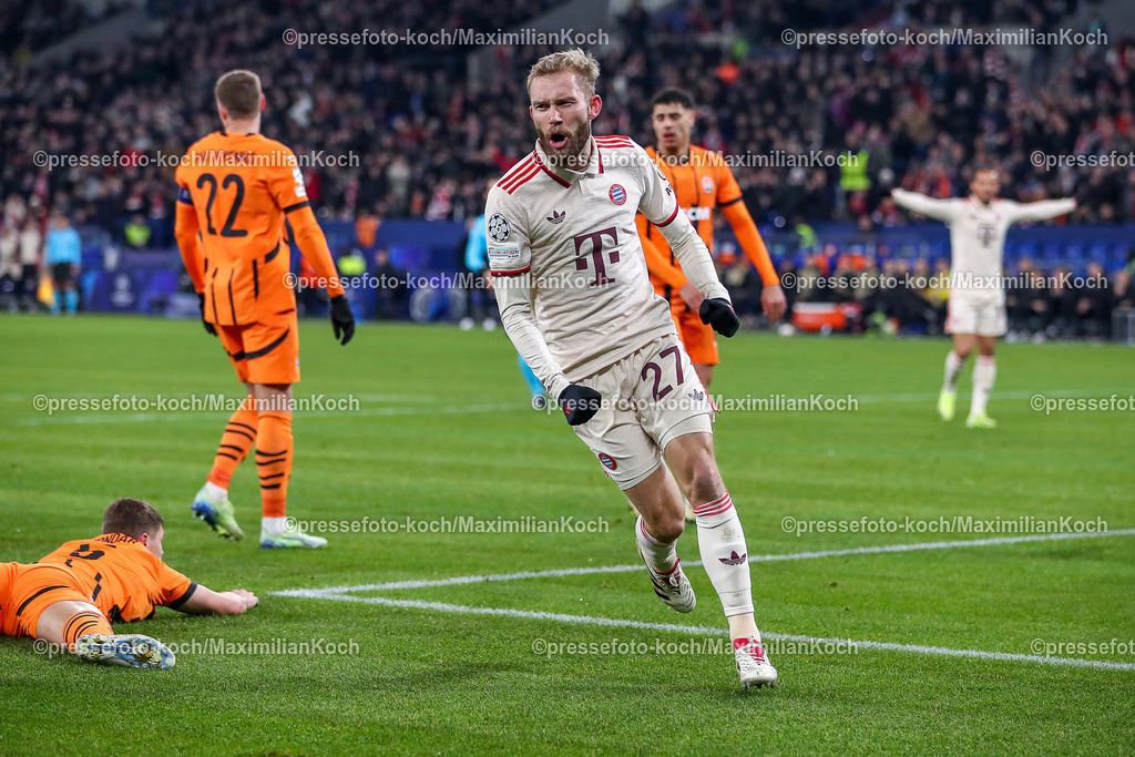 UCL10122402193 | 10.12.2024, Fußball, UEFA Champions League, Schachtar Donezk - FC Bayern München, Arena AufSchalke Gelsenkirchen, 8. Spieltag Saison 2024 2025: Torjubel Konrad Laimer (Bayern #27)DFB regulations prohibit any use of photographs as image sequences and or quasi-video.