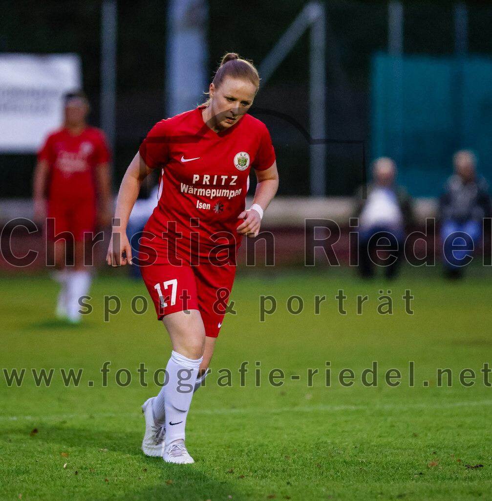 2023-10-21_048_FC_Forstern_gegen_FC_Ezelsdorf | Forstern, Deutschland, 21.10.2023:
Fußball, Frauen Bayernliga 2023 / 2024, 8. Spieltag, FC Forstern gegen FC Ezelsdorf, Endergebnis: 2:1

Julia Deißenböck (FC Forstern, #17)

Foto: Christian Riedel / fotografie-riedel.net