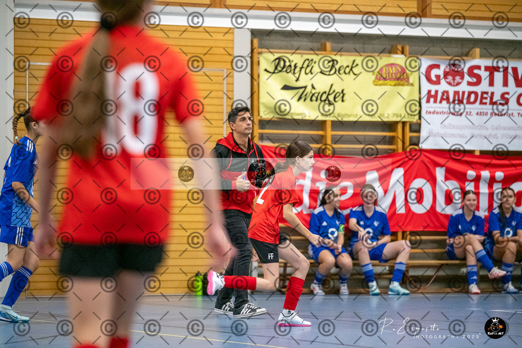 20251130_FCR-Hallenturnier-FF-17_RAW-4_034-10 | Sport und Naturfotografie von Roberto Esposito zeigt echte Momente Bewegung und die Schönheit der Natur. Ausdrucksstarke Bilder schaffen Emotionen.