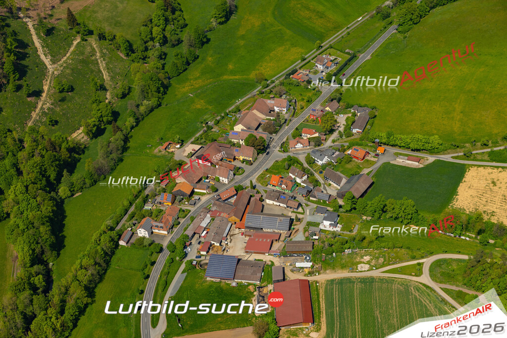 Die Luftaufnahme Leutendorf - Mitwitz wurde 2022 vom Flugzeug aus (keine Drohne) erstellt. Hohe Auflösung -für große Poster und Wandbilder geeignet - Garantiert!
