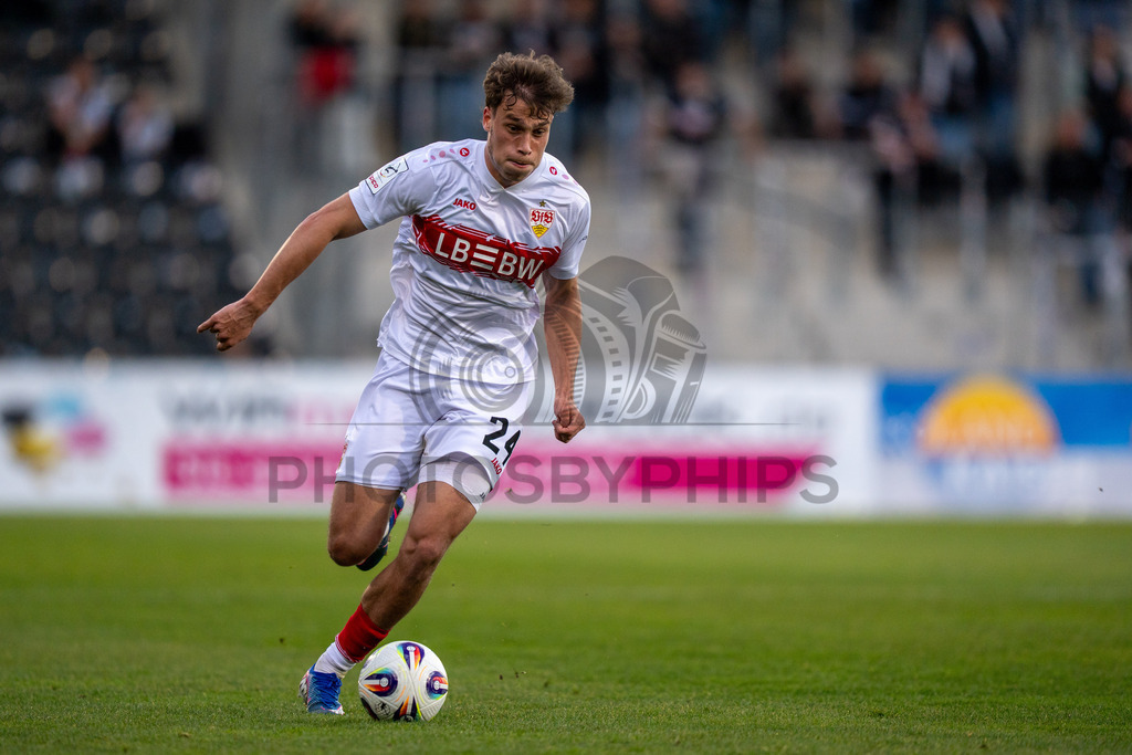 VfB Stuttgart II vs. SSV Ulm 1846 Fussball, Fussball, 3. Liga, 32. Spieltag, 08.04.2026 | Christopher Olivier (VfB Stuttgart II, #24),VfB Stuttgart II vs. SSV Ulm 1846 Fussball, Fussball, 3. Liga, 32. Spieltag, 08.04.2026DFB regulations prohibit any use of photographs as image sequences and/or quasi-video