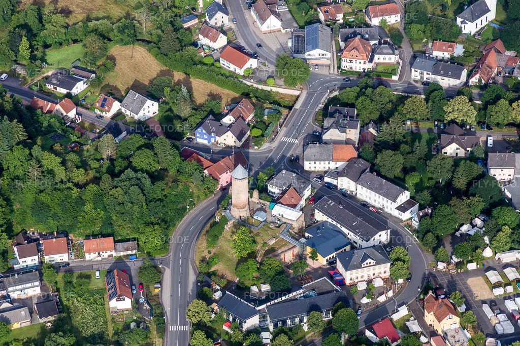 Luftbild: Burganlage der Veste Burg Nohfelden der Grafen von Veldenz in Nohfelden im Bundesland Saarland in Deutschland. Foto: IMG_091968.jpg vom 16.07.2016 durch Werner Riehm/FLY-FOTO.deWWW.NOHFELDEN.DE