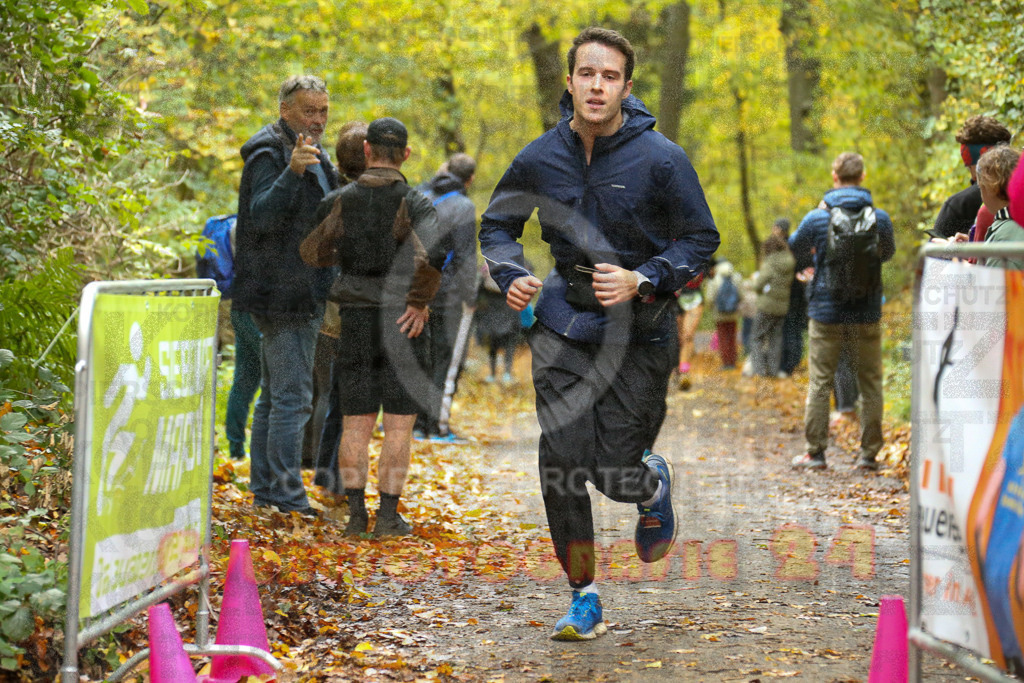 251026_1306_EX1_2497 | Sportfotografie im Rhein-Sieg Kreis, Köln, Bonn, NRW, Rheinland Pfalz, Hessen, etc. Unser Tätigkeitsfeld umfasst den Laufsport vom Volkslauf über den Marathon, Duathlon, Triathon bis zum Ultralauf wie Kölnpfad Ultra oder Schindertrail.