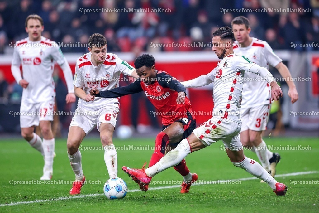 DFB05022502330 | 05.02.2025, Fußball, DFB-Pokal Viertelfinale, Bayer 04 Leverkusen - 1.FC Köln, BayArena, Saison 2024 2025: Nathan Tella (Bayer04 Leverkusen #19) im Zweikampf gegen Mathias Olesen (FC Köln #47), Eric Martel (FC Köln #6), Leart Pacarada (FC Köln #17) und Dominique Heintz (FC Köln #3)DFB regulations prohibit any use of photographs as image sequences and or quasi-video.