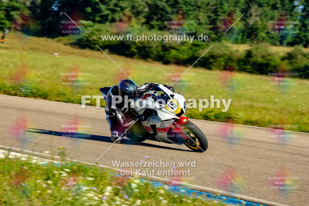 016-1573 | Hier findet Ihr Bilder von Touristenfahrten auf der Nürburgring Nordschleife oder von anderen Veranstaltungen die ich besucht habe. Viel Spass beim Durch Schauen 
