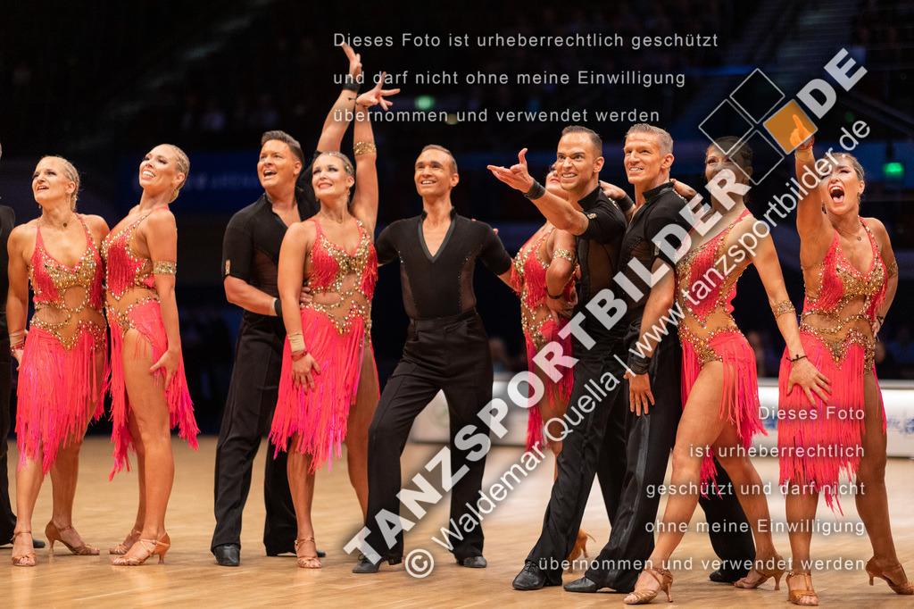 20221112-03463 | Hier finden Sie Tanz Bilder vom Latein und Standard Formationen tanzen. Sportbilder vom Tanzsport. Schöne Fotos und von Weltmeisterschaft, Europameisterschaft, Bundesliga, Regionalliga, Oberliga und Landesliga sowie von GOC Stuttgart, DanceComp, WM Bremen