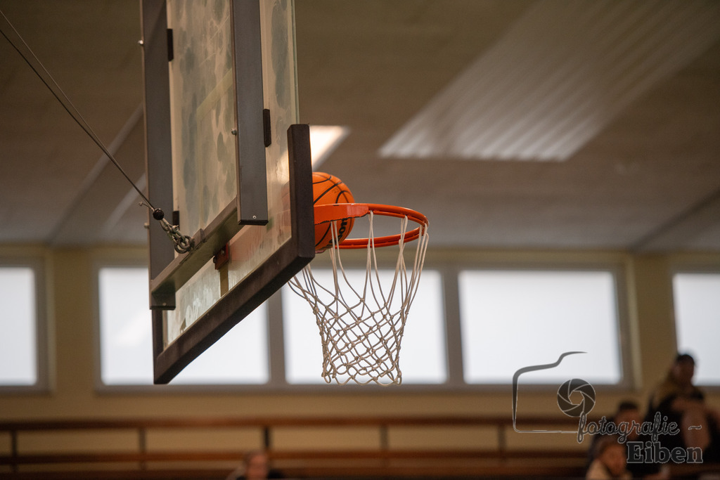 VFL Rastede 2-VfL Edewecht Wattworms | VFL Rastede II (weiß)-VfL Edewecht Wattworms (schwarz) am 18.02.2024; in Kleibrok (Sporthalle Zur-Windmühlen-Straße), Photo: Philip Eiben 2024 - Realisiert mit Pictrs.com
