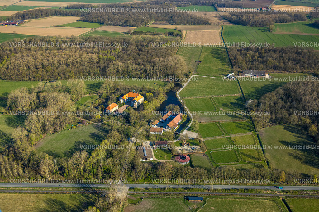 Drensteinfurt250400064Schloss ItlingenHerbern | Luftbild, Schloss Itlingen, Wasserschloss in der Bauerschaft Forsthövel-Merschstraße, 14. Jahrhundert, seit 2022 ist Schloss Itlingen Sitz der Erich-Kästner-Kinderstiftung, Herbern, Ascheberg, Münsterland, Nordrhein-Westfalen, Deutschland