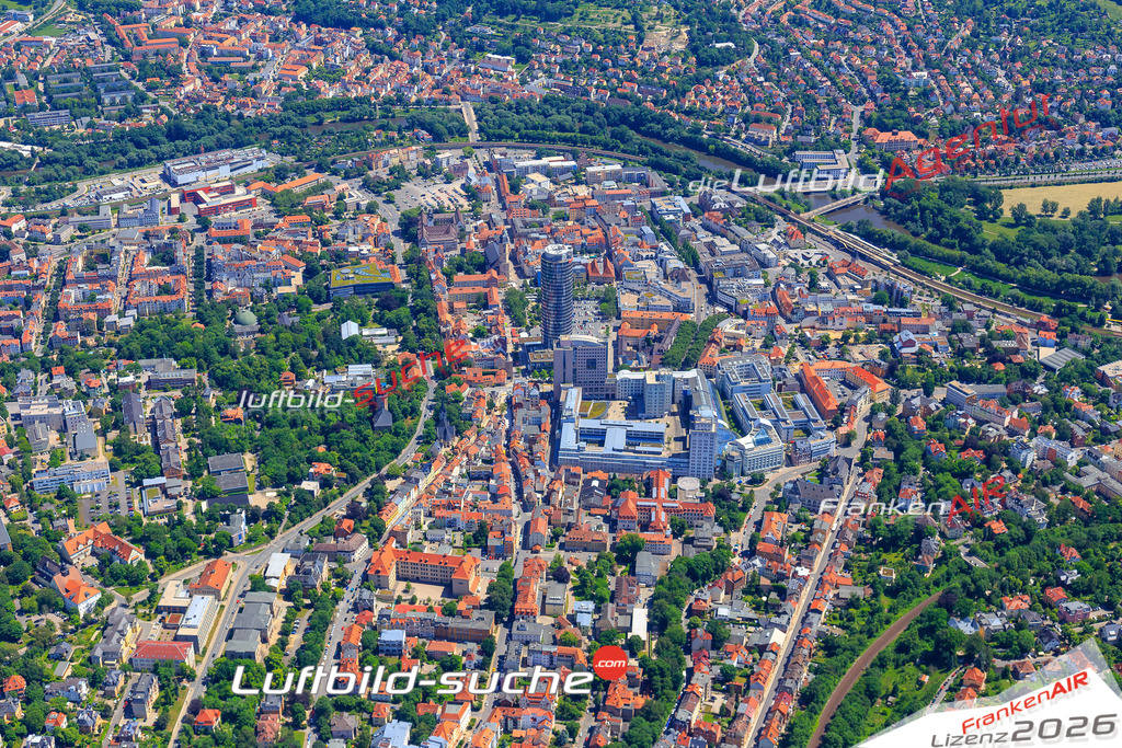 Die Luftaufnahme der Stadt Jena wurde vom UL-Flugzeug heraus erstellt ( keine Drohne )- hohe Auflösung für beste Qualität