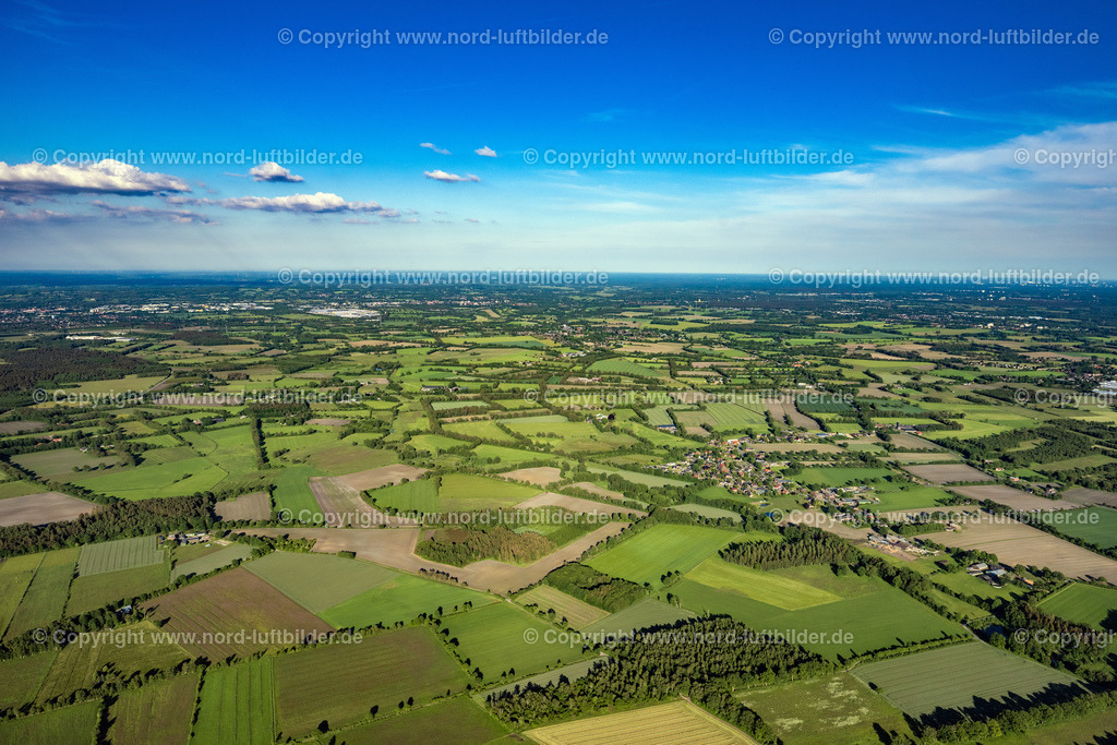 Alveslohe_ELS_8168030622 | ALVESLOHE 03.06.2022 Strukturen auf landwirtschaftlichen Feldern in Alveslohe im Bundesland Schleswig-Holstein, Deutschland. // Structures on agricultural fields in Alveslohe in the state Schleswig-Holstein, Germany. Foto: Martin Elsen