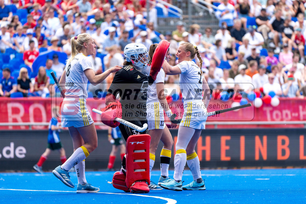 Final4_20250531-1215-HK107565 | Krefeld, Deutschland, 31.05.2025:  Feldhockey Final4 2025 – „Deutsche Feldhockey-Meisterschaften 2025“ im Gerd-Wellen-Hockeyanlage am 31.05.2025 in Krefeld, Deutschland. (Foto von Kramhöller/Fehrmann/Kaste)Krefeld, Germany, 31.05.2025: Feldhockey Final4 2025 – „Deutsche Feldhockey-Meisterschaften 2025“ in Gerd-Wellen-Hockeyanlage at 31.05.2025 in Krefeld, Deutschland. (Foto from Kramhöller/Fehrmann/Kaste)