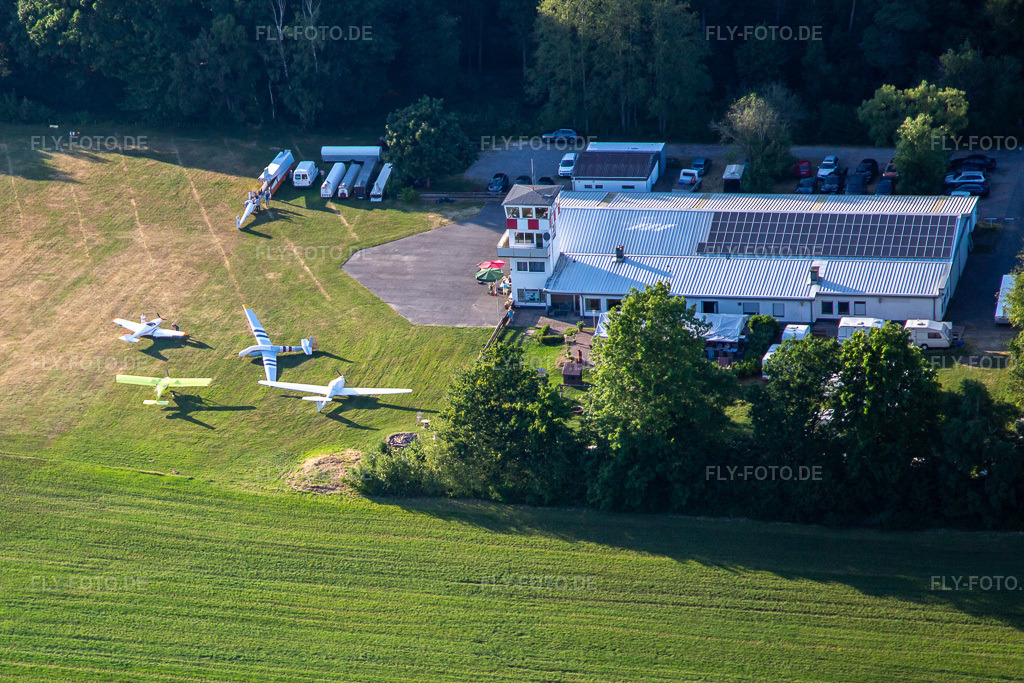 Luftbild: Flugplatz Vielbrunn im Ortsteil Vielbrunn in Michelstadt im Bundesland Hessen in Deutschland. Foto: IMG_137096.jpg vom 24.06.2023 durch Werner Riehm/FLY-FOTO.deFlugsportclub Mümlingtal e.V