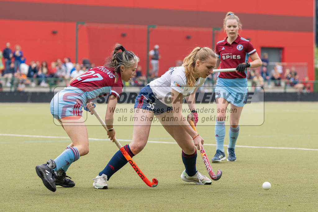 HK_20230520_108372 | 1. Bundesliga Damen Düsseldorfer HC - UHC Hamburg am 20.5.2023 DHC Düsseldorf, Düsseldorf , Yani Zhong ( UHC Hamburg #27 ) , Laetitia Graf ( Düsseldorfer HC #55 )