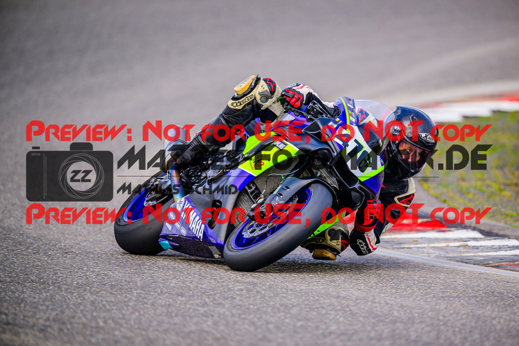 MaZZes_FotoMatrix_240910_6007705_7090 | WEISS