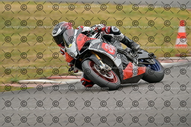 25bt05-1435 | markuskiefer.com - Realisiert mit Pictrs.com