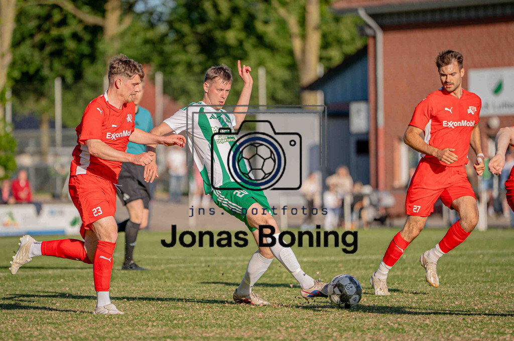 Fußball I Herren I Saison 2025-2026 I Bezirksliga Weser-Ems 4 I 20. Spieltag I TuS Lutten - VfL Oythe I 17430 | jns.sportfotos - Realisiert mit Pictrs.com