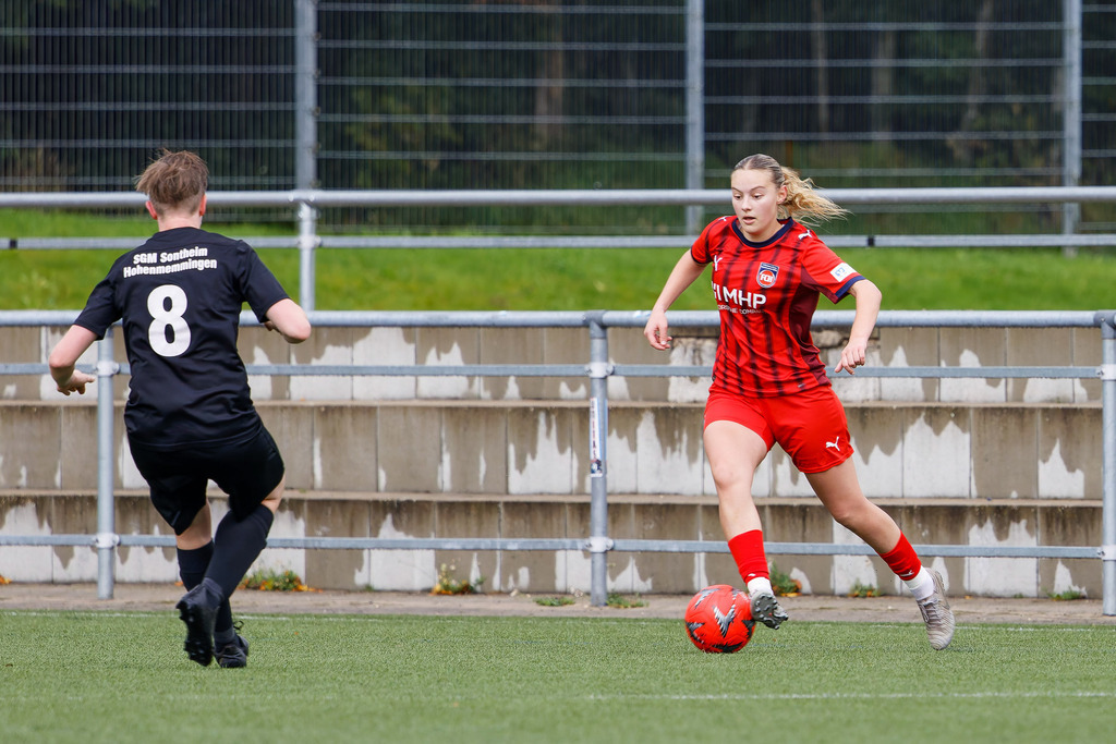 FCHHOH_251005_7316 | 1.FC Heidenheim 1846 II vs. SGM Hohenmemmingen/Sontheim, Fußball, Frauen, Bezirksliga, 2025/2026, 4. Spieltag, 05.10.2025 in Heidenheim, Kunstrasen b. Voith-Arena West(Foto: Michael Bulling) - Realisiert mit Pictrs.com
