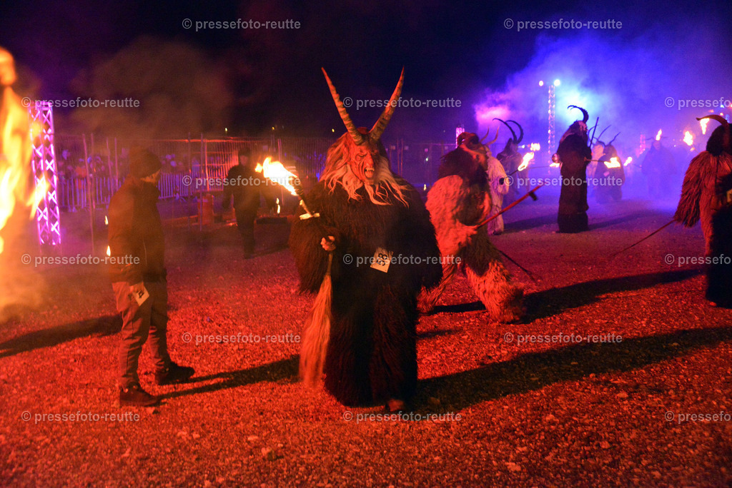 news-2022-Dez03-Krampusumzug-Reutte-WTV_5928 | Info aus dem Bezirk Reutte/Ausserfern Tirol sowie eine umfangreiche Bilddatenbank über die gesamte Region: Lechtal, Talkessel Reutte, Tannheimertal, Zwischentoren. Lech, Plansee, Zugspitze, Grenztunnel, B179, Fernpassstraße, Verkehr, Lawinen, Tradition, - Realisiert mit Pictrs.com