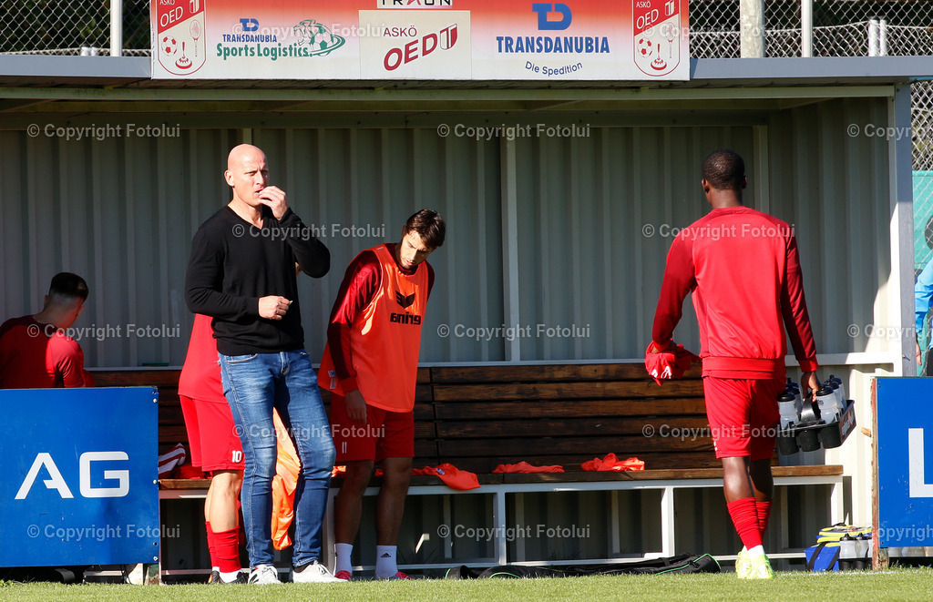 A_LUI_250925_000001 | SPORT,FUSSBALL REGINALLIGA MITTE ASKOE OEDT-JUNGE WIKINGER 27.09.25 IM BILD: CARSTEN JANCKER (OEDT) UND (JUNGE WIKINGER FOTO:FOTOLUI